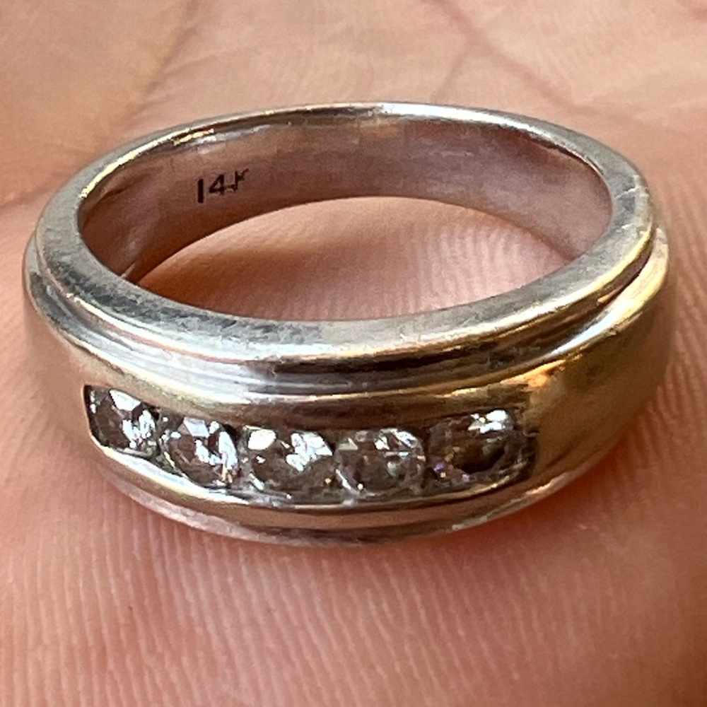 14k White Gold Channel Set Men's Sz 8 with 5 Diamonds Ring 7.65g
